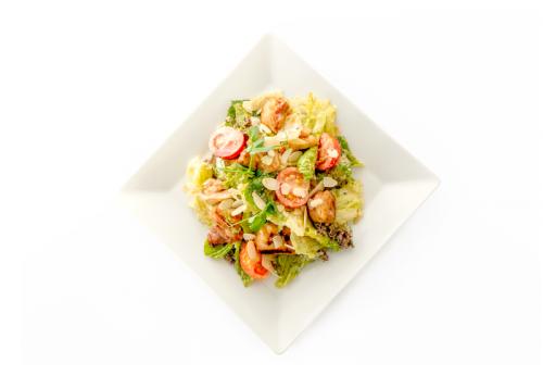 Салат с курицей и миндалем