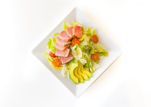 Салат с тунцом и авокадо