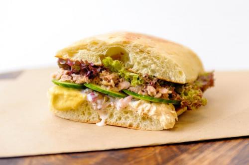 Сэндвич с тунцом